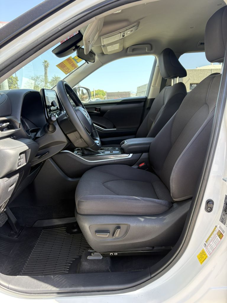 Photo 23 of this TOYOTA HIGHLANDER