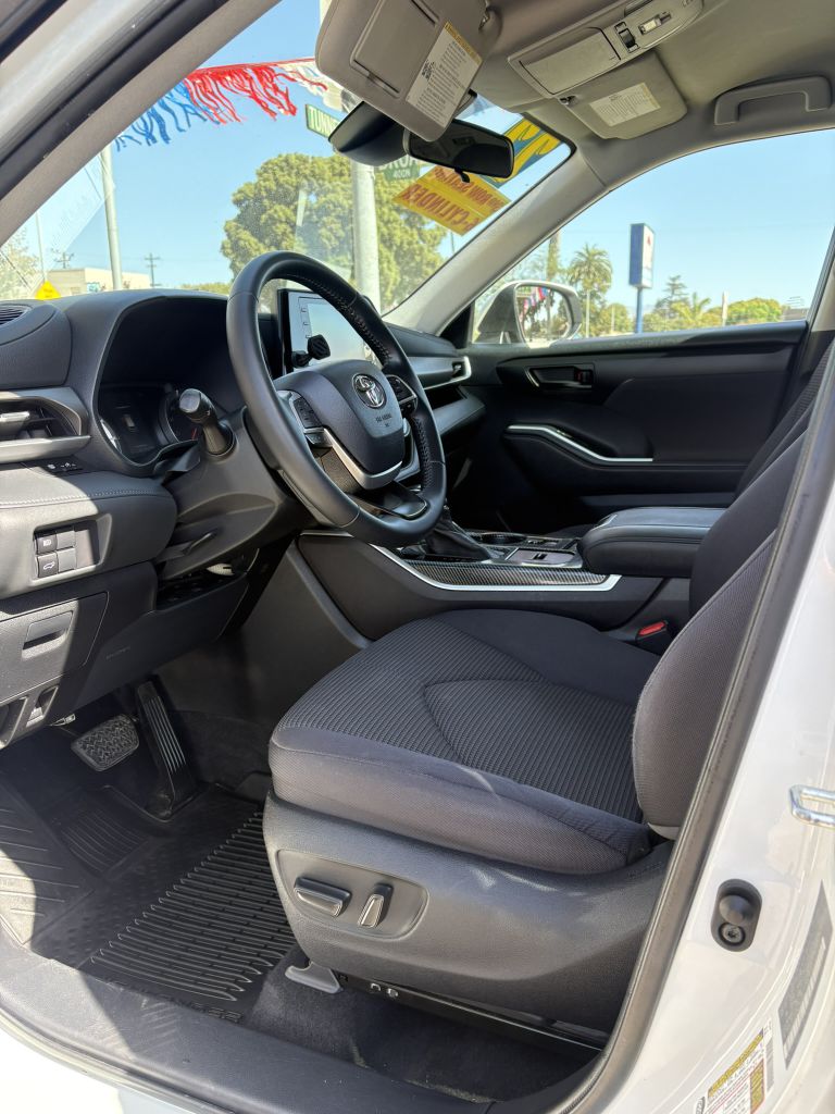 Photo 24 of this TOYOTA HIGHLANDER