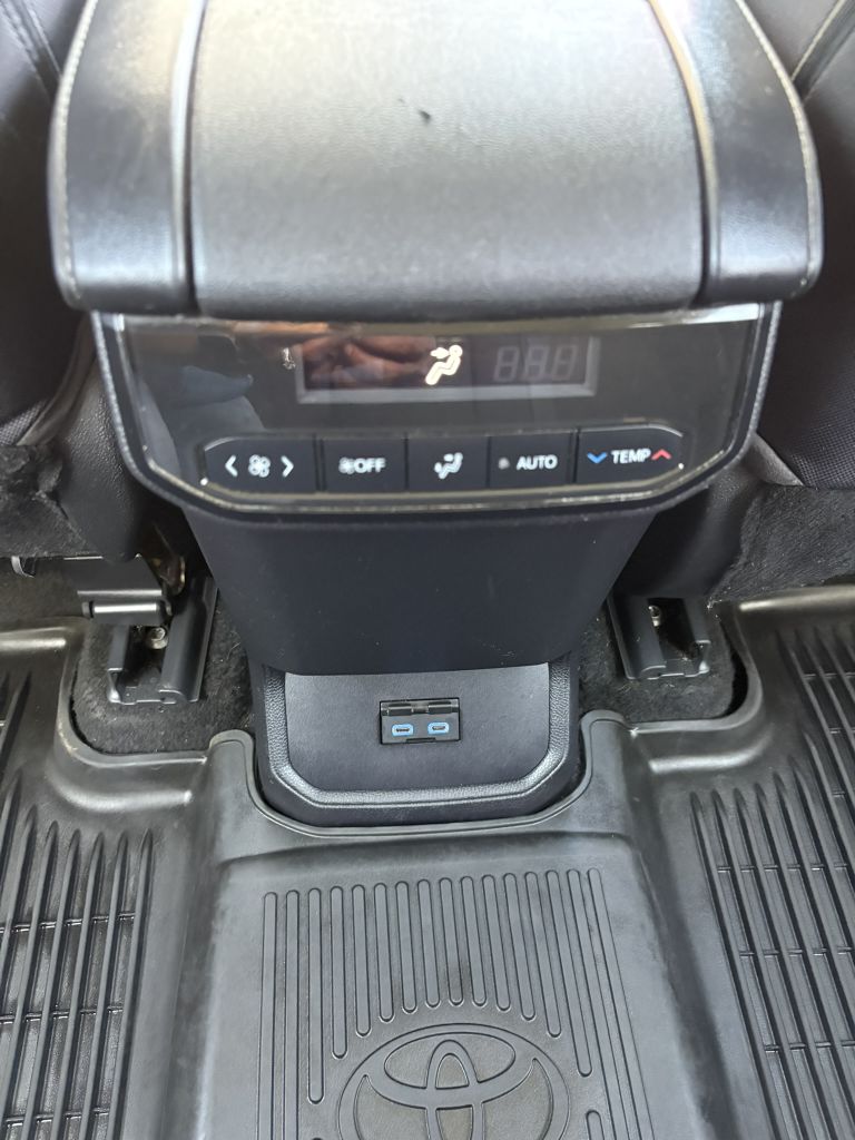 Photo 31 of this TOYOTA HIGHLANDER