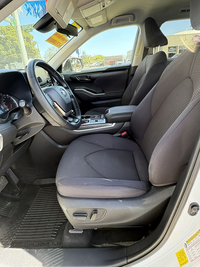 Photo 34 of this TOYOTA HIGHLANDER