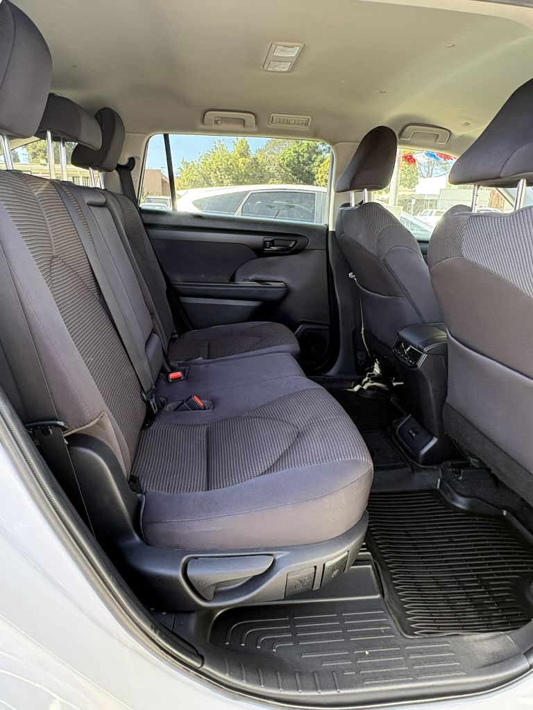 Photo 35 of this TOYOTA HIGHLANDER