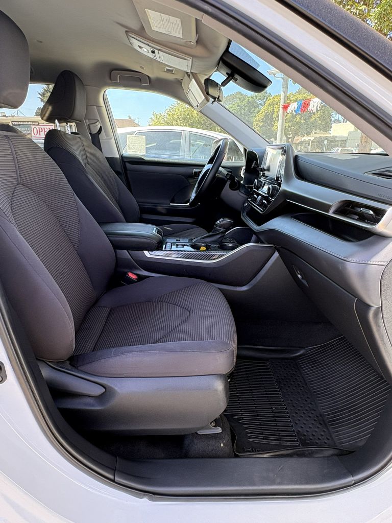 Photo 36 of this TOYOTA HIGHLANDER
