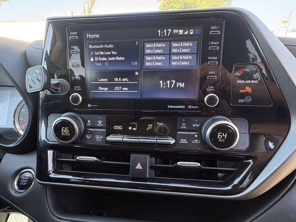 Photo 28 of this TOYOTA HIGHLANDER