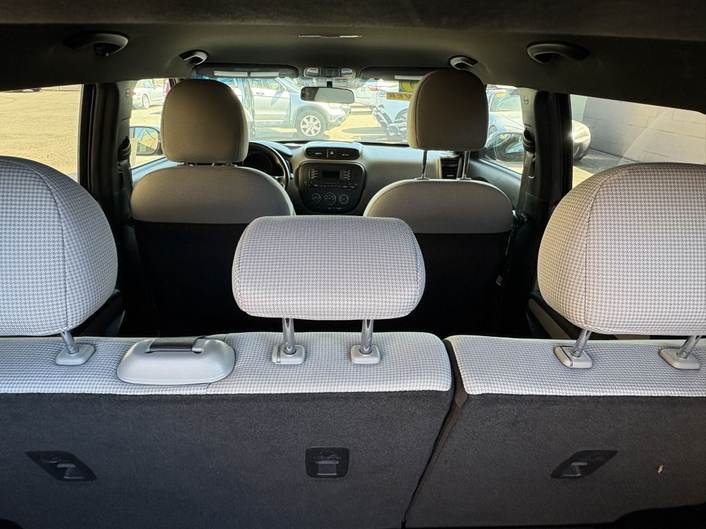 Photo 21 of this KIA SOUL