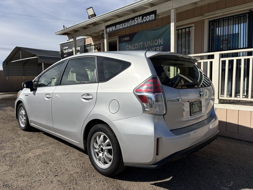 Photo 2 of this TOYOTA PRIUS V