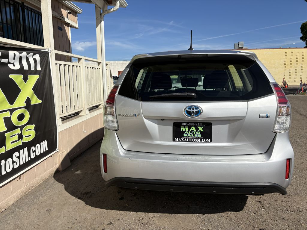 Photo 6 of this TOYOTA PRIUS V