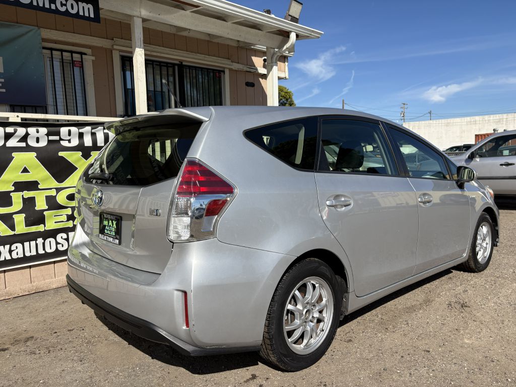 Photo 7 of this TOYOTA PRIUS V