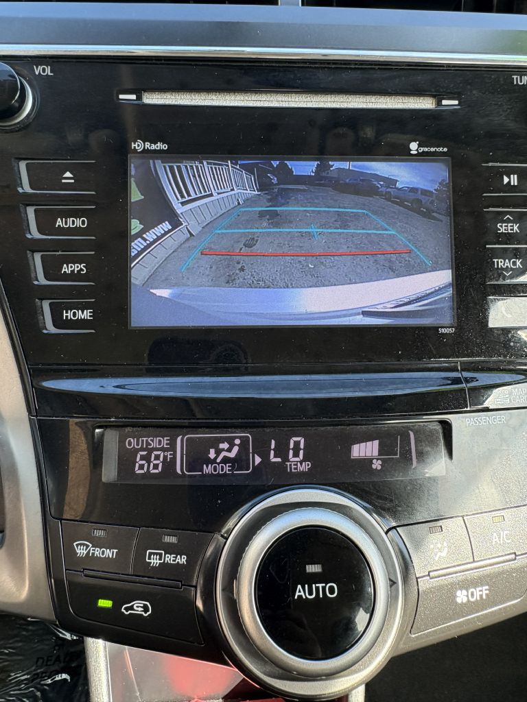 Photo 9 of this TOYOTA PRIUS V