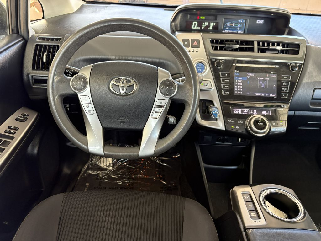 Photo 10 of this TOYOTA PRIUS V