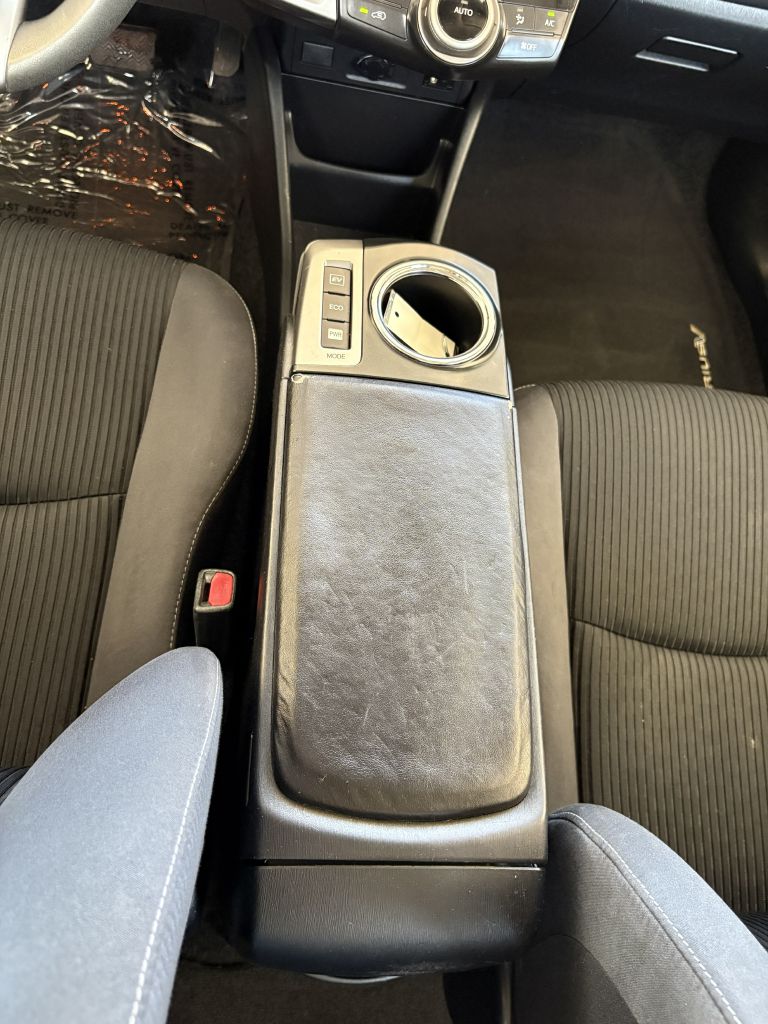 Photo 18 of this TOYOTA PRIUS V