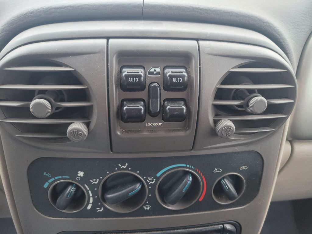 Photo 12 of this CHRYSLER PT CRUISER