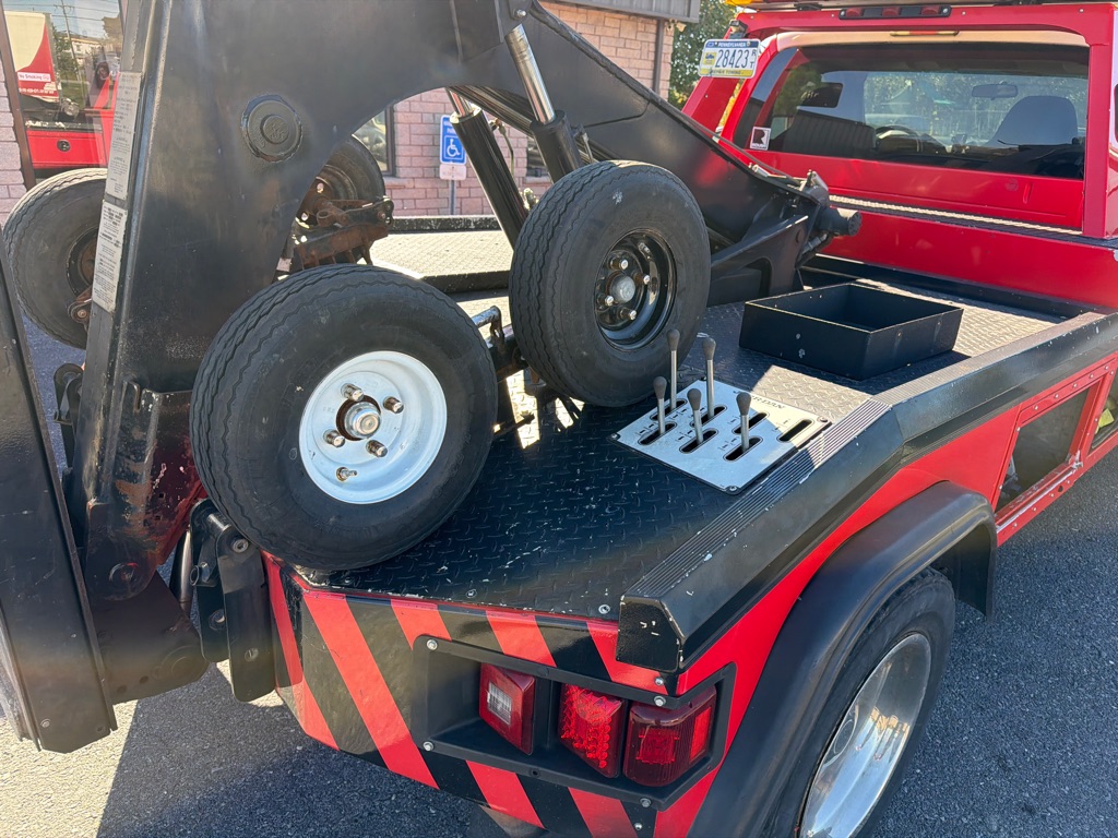 Photo 12 of this FORD F450- WRECKER