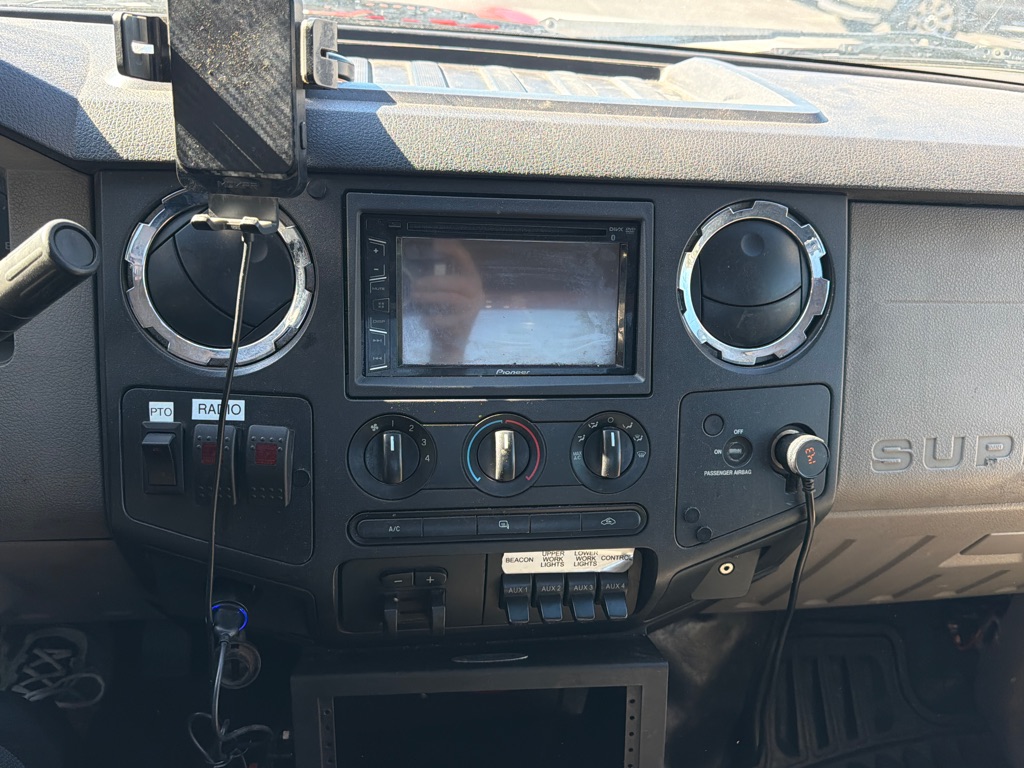 Photo 18 of this FORD F450- WRECKER