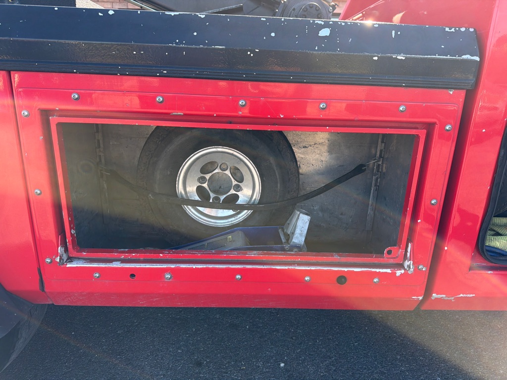Photo 13 of this FORD F450- WRECKER
