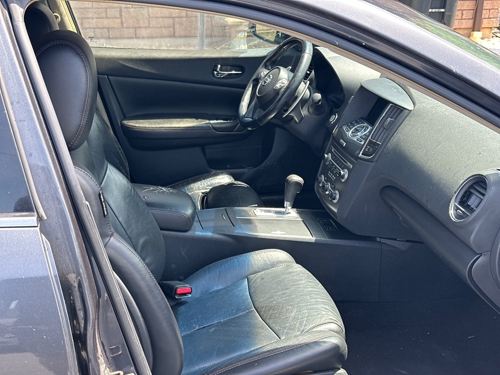 Photo 12 of this NISSAN MAXIMA