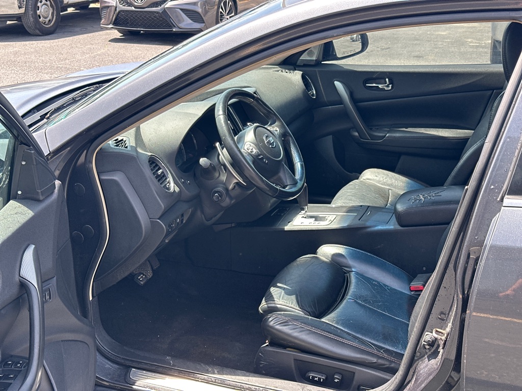 Photo 9 of this NISSAN MAXIMA