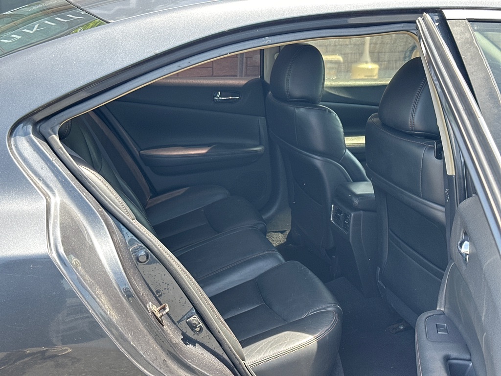 Photo 11 of this NISSAN MAXIMA