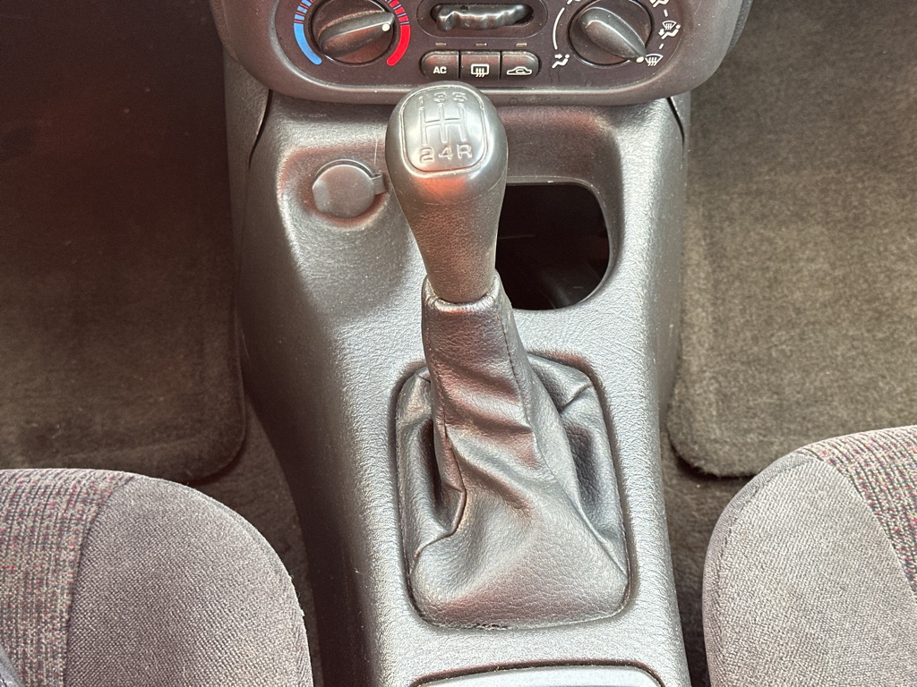 Photo 14 of this SATURN SL2
