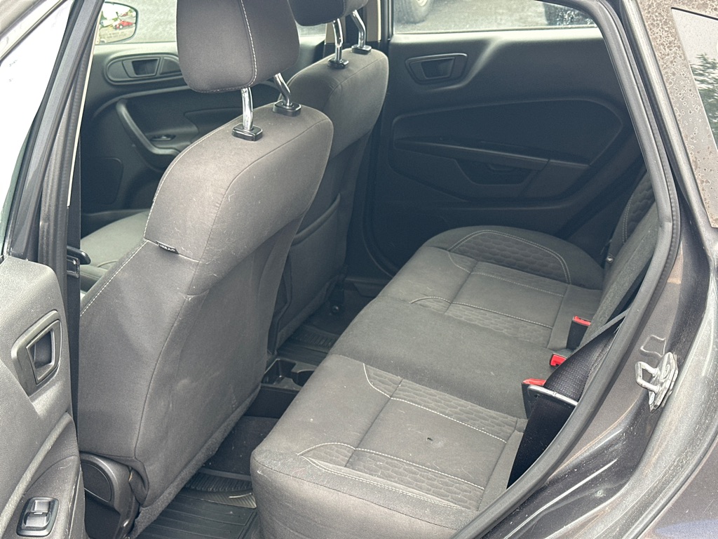 Photo 10 of this FORD FIESTA