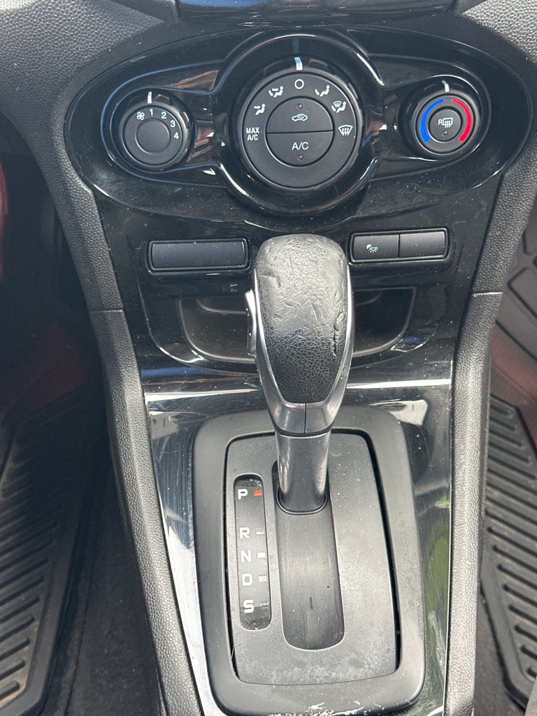 Photo 15 of this FORD FIESTA