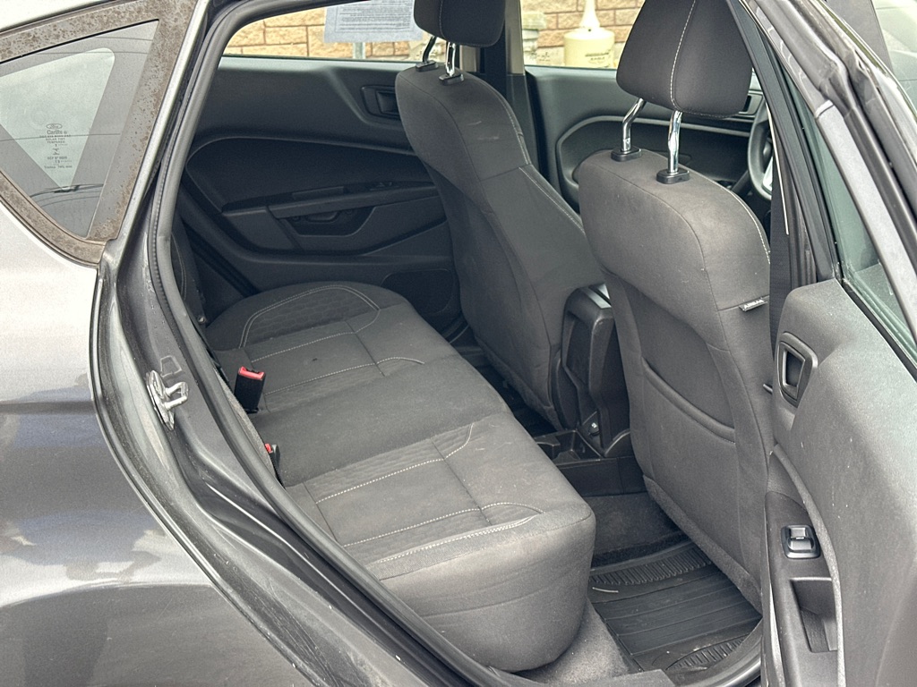 Photo 11 of this FORD FIESTA
