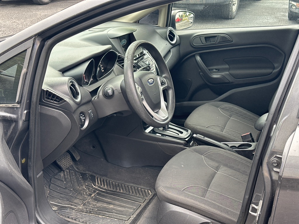 Photo 9 of this FORD FIESTA