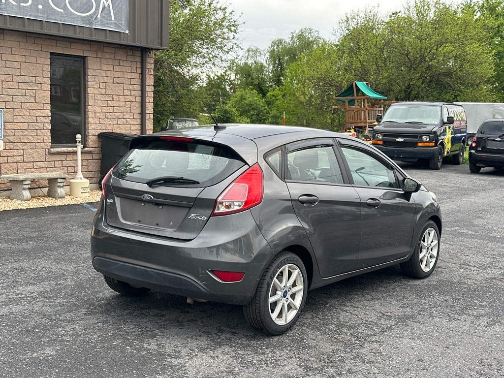 Photo 3 of this FORD FIESTA