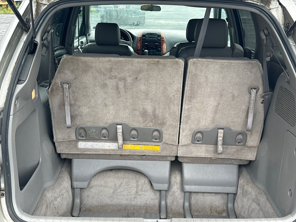 Photo 12 of this TOYOTA SIENNA
