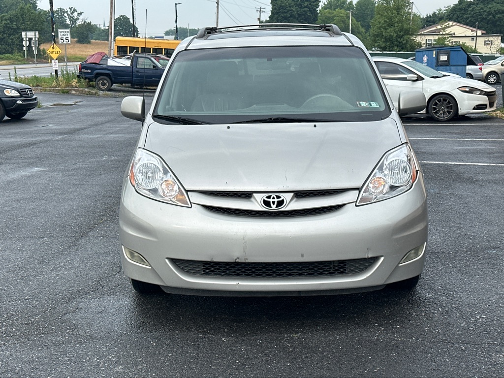 Photo 8 of this TOYOTA SIENNA