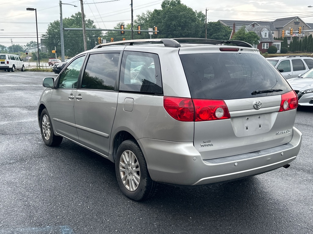 Photo 5 of this TOYOTA SIENNA