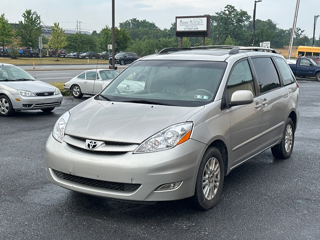 Photo 7 of this TOYOTA SIENNA