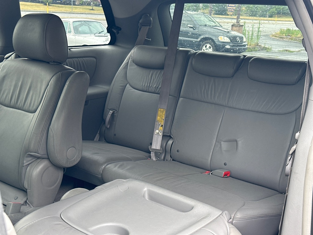Photo 11 of this TOYOTA SIENNA