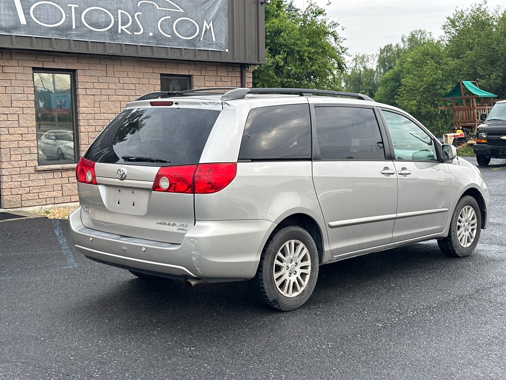 Photo 3 of this TOYOTA SIENNA