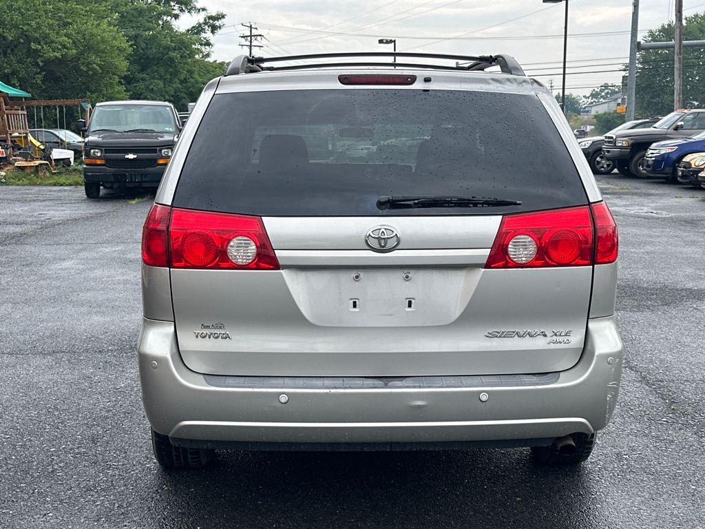 Photo 4 of this TOYOTA SIENNA