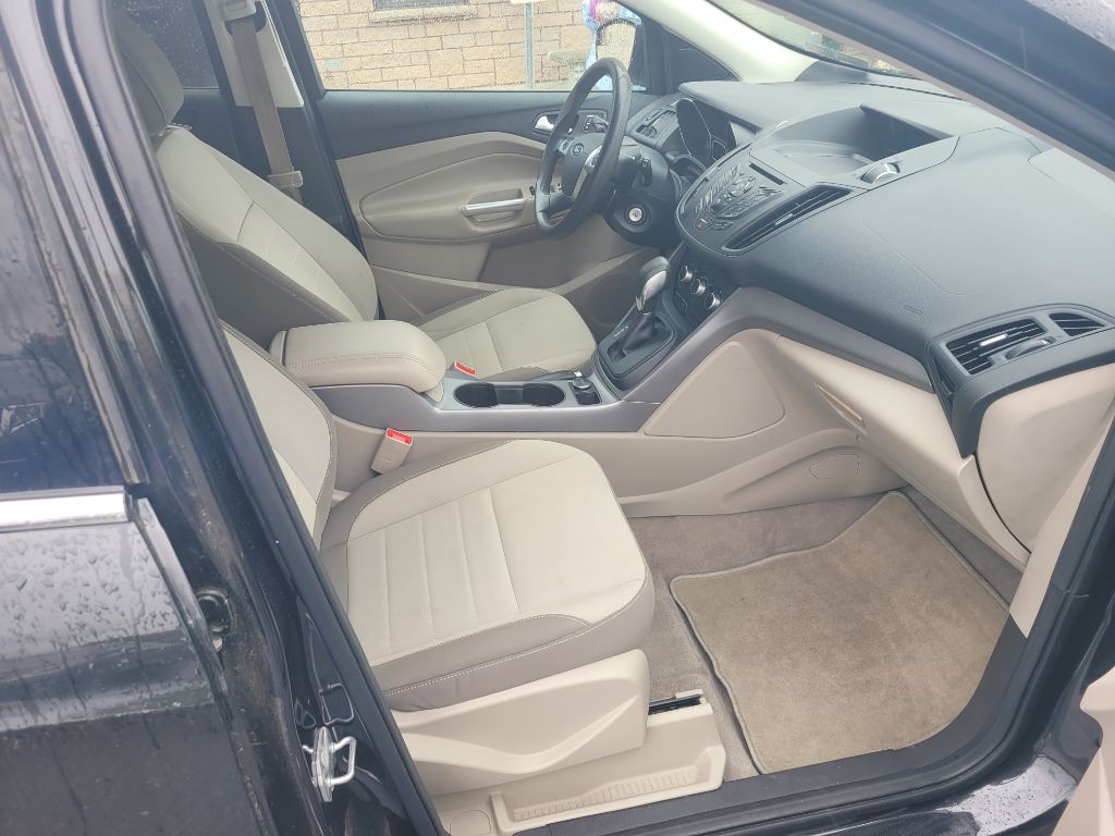 Photo 12 of this FORD ESCAPE