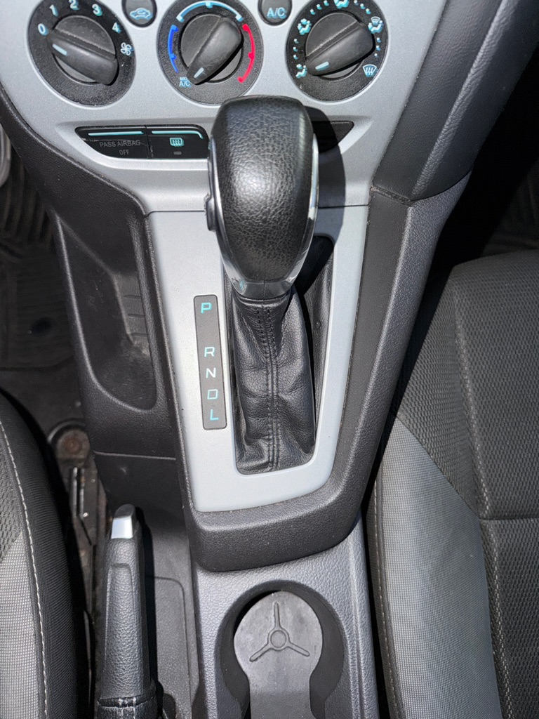 Photo 16 of this FORD FOCUS