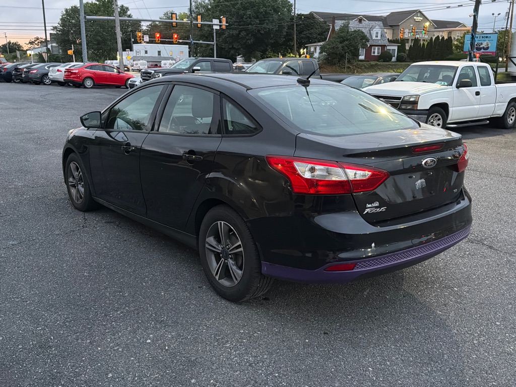 Photo 5 of this FORD FOCUS