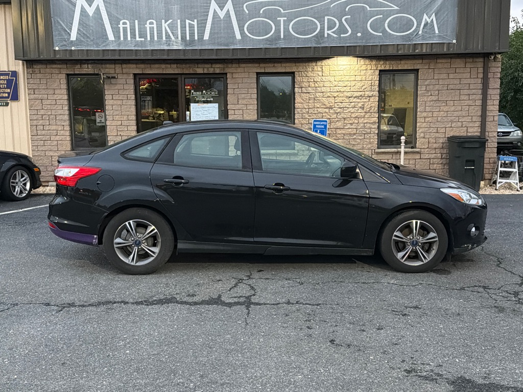 Photo 2 of this FORD FOCUS