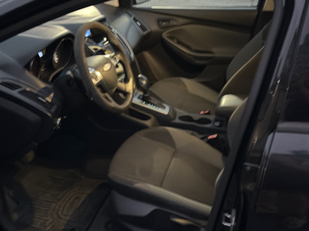 Photo 9 of this FORD FOCUS
