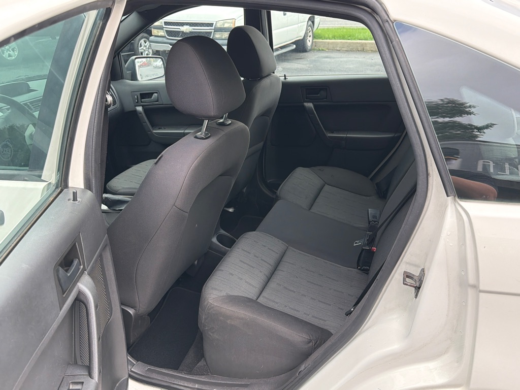 Photo 10 of this FORD FOCUS
