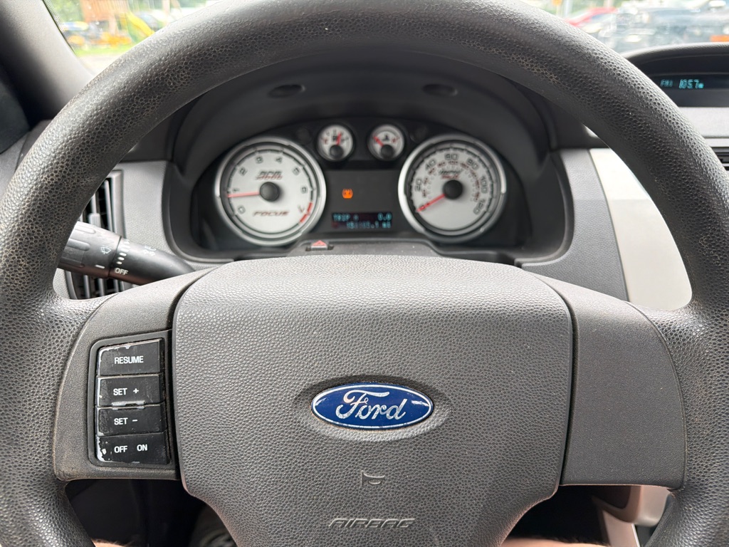 Photo 17 of this FORD FOCUS