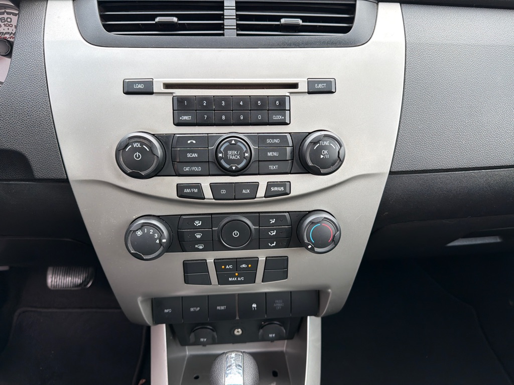 Photo 14 of this FORD FOCUS