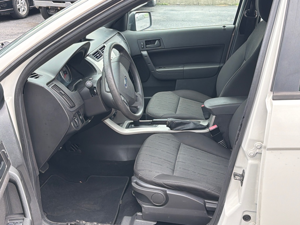 Photo 9 of this FORD FOCUS