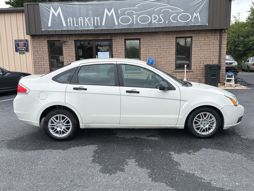 Photo 2 of this FORD FOCUS