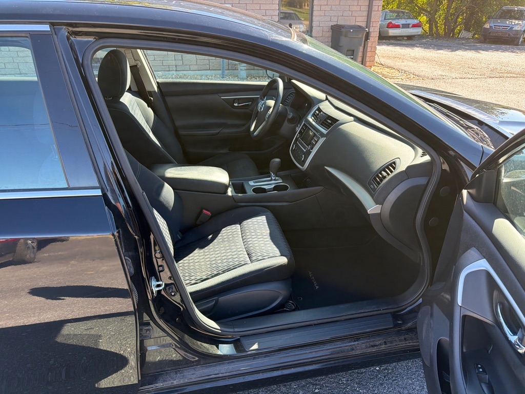 Photo 12 of this NISSAN ALTIMA