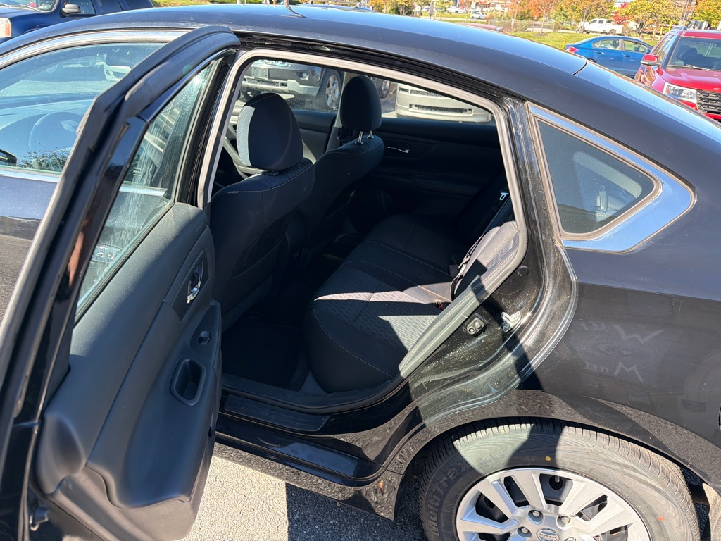 Photo 10 of this NISSAN ALTIMA