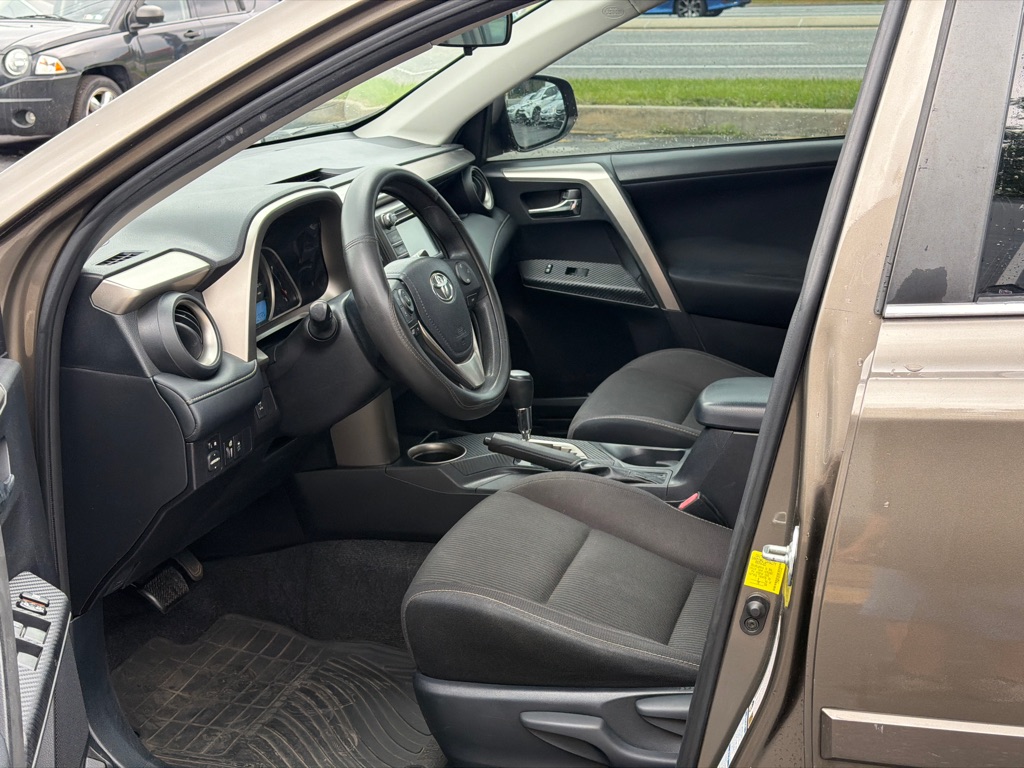 Photo 9 of this TOYOTA RAV4