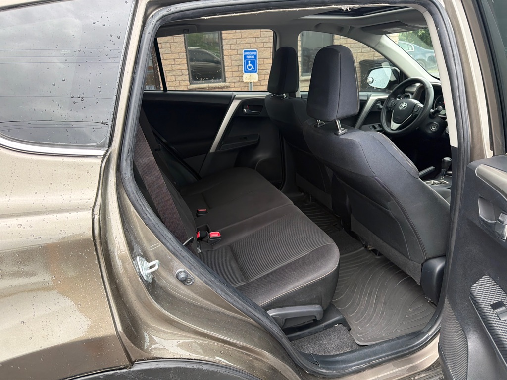 Photo 11 of this TOYOTA RAV4