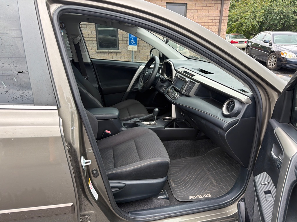 Photo 12 of this TOYOTA RAV4