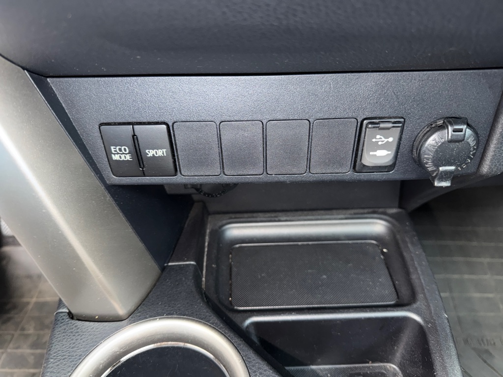 Photo 16 of this TOYOTA RAV4